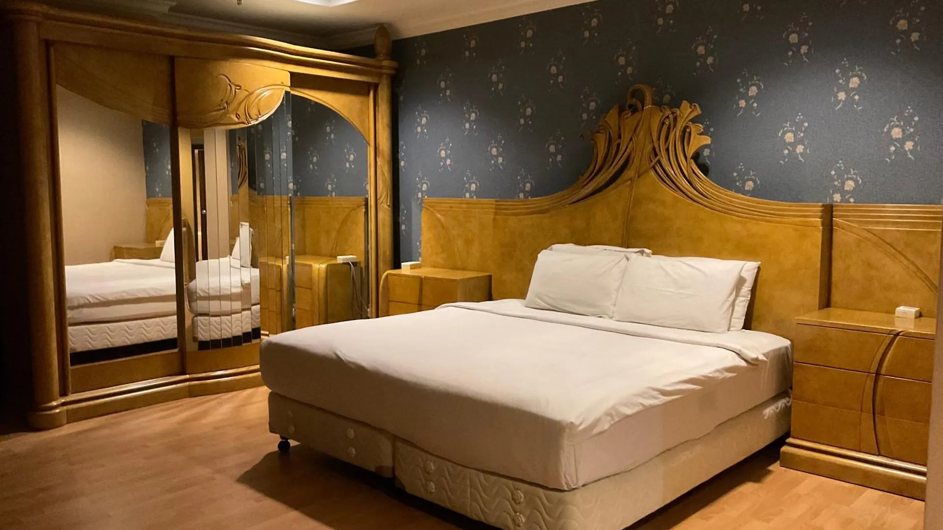 Regal Service Suite At Times Square, Kuala Lumpur